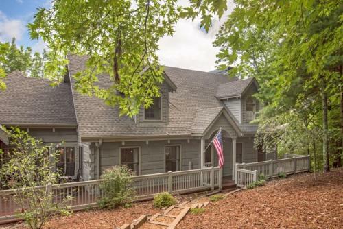 Dovetail Lodge Home