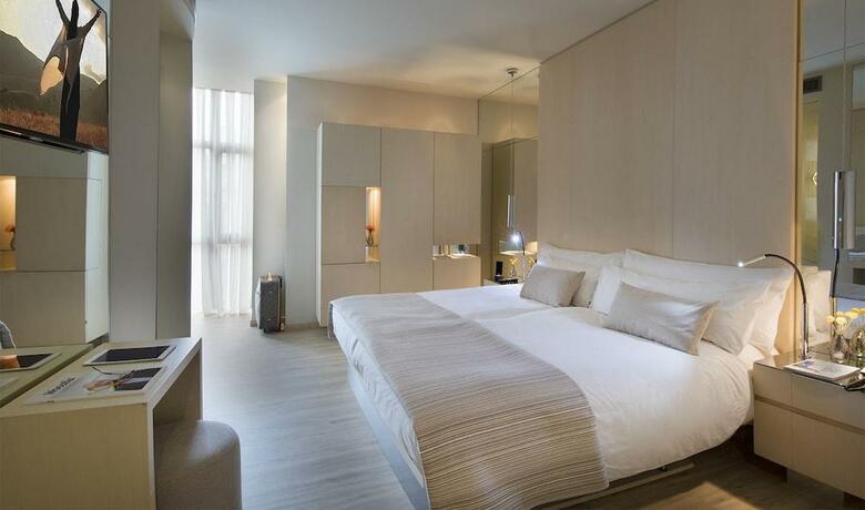 Hotel Cram