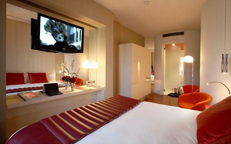 Hotel Cram