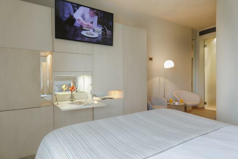 Hotel Cram