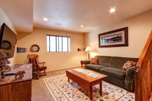 House With Hot Tub, Walk To Town