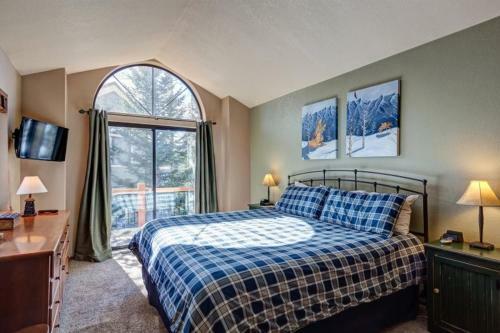 House With Hot Tub, Walk To Town