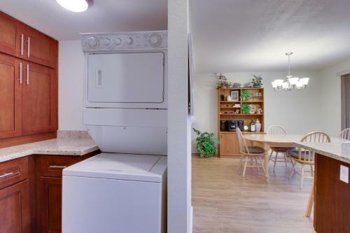 Crystal Waters Townhome