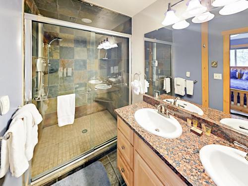 Apartamento 30 E Viking Dr Condo A101