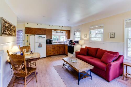 Woodland Cottage By The Sea