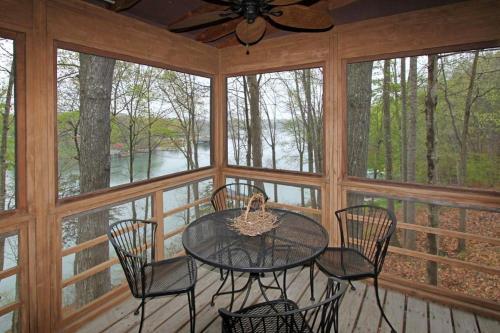 Villa Lakeside Cabin