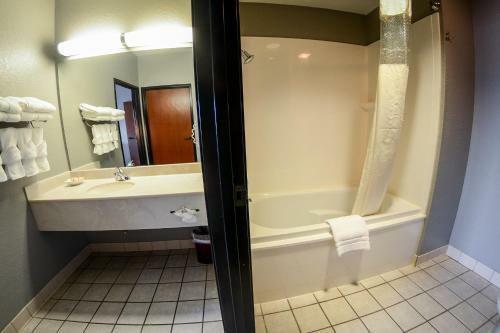 Hotel Tanglewood Resort And Conference Center