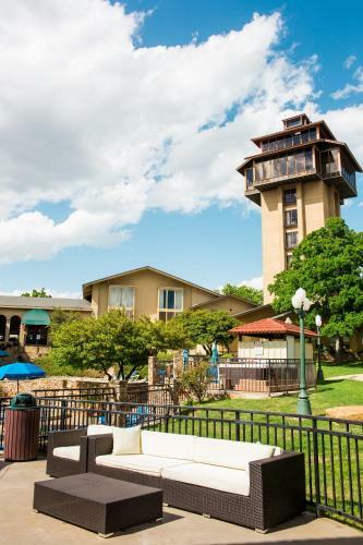 Hotel Tanglewood Resort And Conference Center