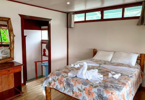 Las Cotingas Lodge
