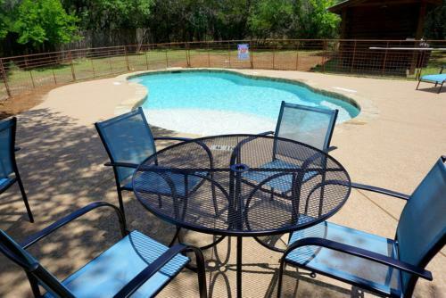 Wimberley Log Cabins Resort And Suites - Unit 1