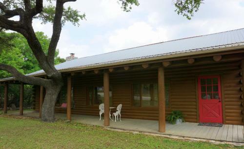 Wimberley Log Cabins Resort And Suites - Unit 1