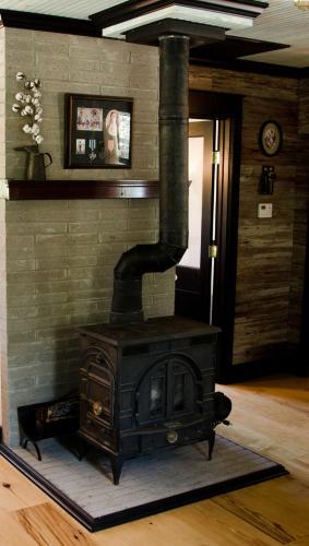 The Moonshiner Cabin