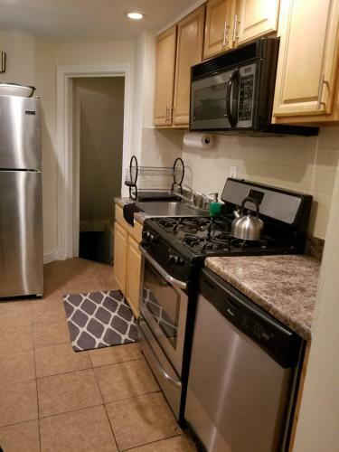 Quiet Three Story House In Fort Dupont