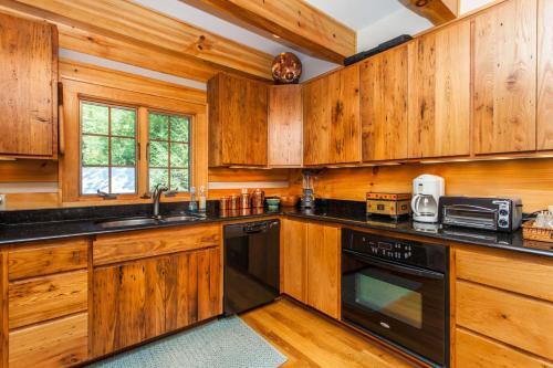 113 Mountain Cove Road House