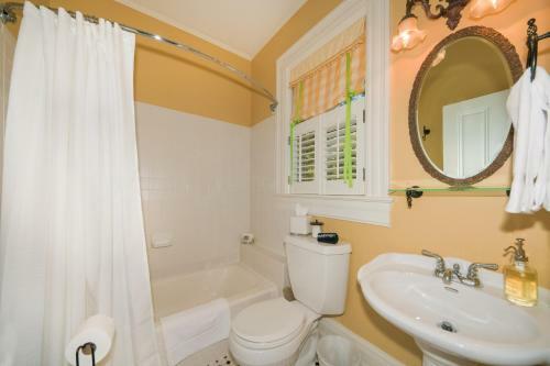 Oak Hill On Love Lane Bed And Breakfast Inn