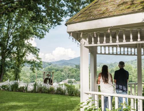 Oak Hill On Love Lane Bed And Breakfast Inn