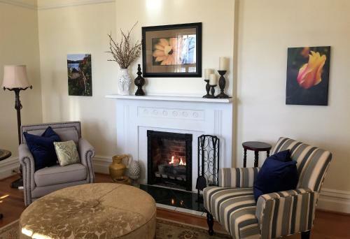 Oak Hill On Love Lane Bed And Breakfast Inn
