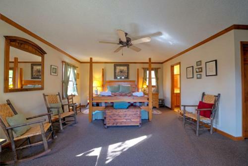 Lilly's Mountain Getaway Home