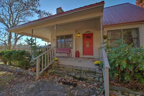 Lilly's Mountain Getaway Home