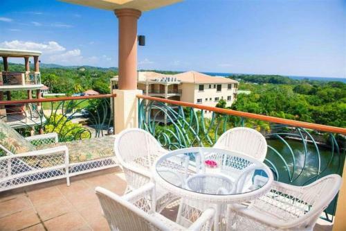 Hotel Clarion Suites Roatan At Pineapple Villas