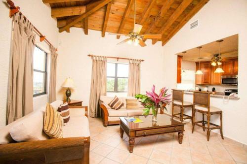 Hotel Clarion Suites Roatan At Pineapple Villas
