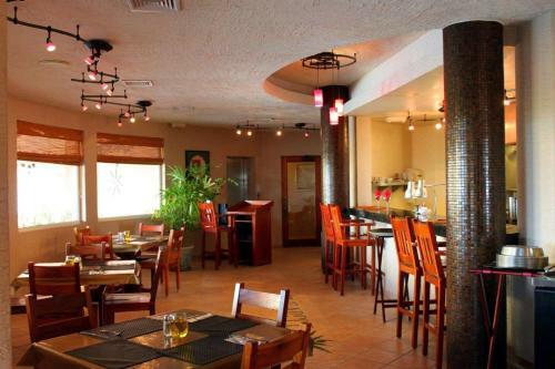 Hotel Clarion Suites Roatan At Pineapple Villas