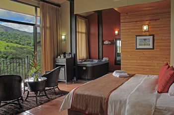 Hotel Arenal Kioro Suites & Spa