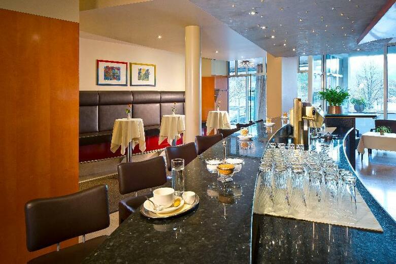 Penz Hotel West