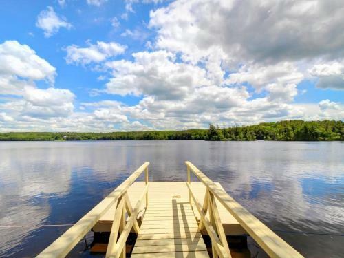 Damariscotta Lakefront Retreat