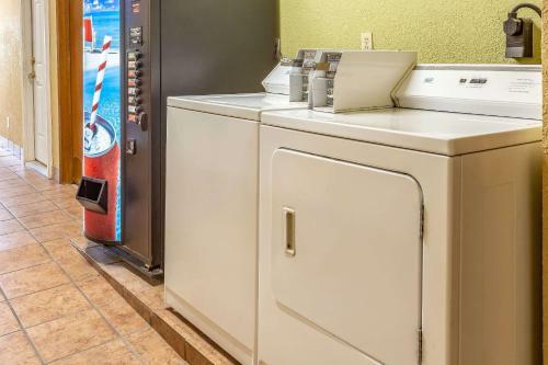 Hotel Econo Lodge Inn & Suites Newton