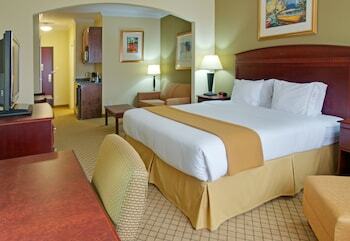 Holiday Inn Express Hotel & Suites Winnie