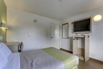 Motel 6 Baton Rouge - Port Allen