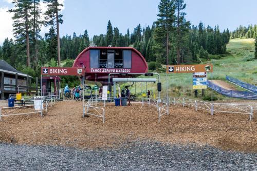 Truckee Boulders Escape