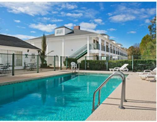 Hotel Baymont Inn & Suites - Roanoke Rapids