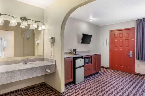 Motel Econolodge Inn & Suites