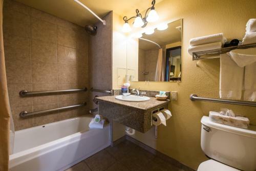 The Grand Lodge Hotel And Suites