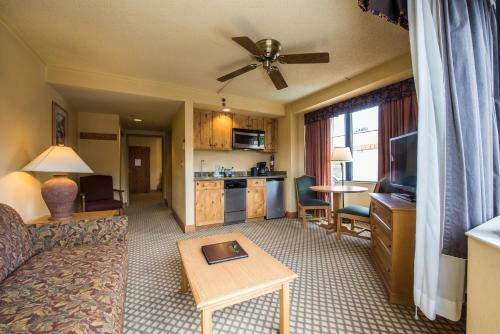 The Grand Lodge Hotel And Suites
