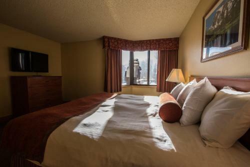 The Grand Lodge Hotel And Suites