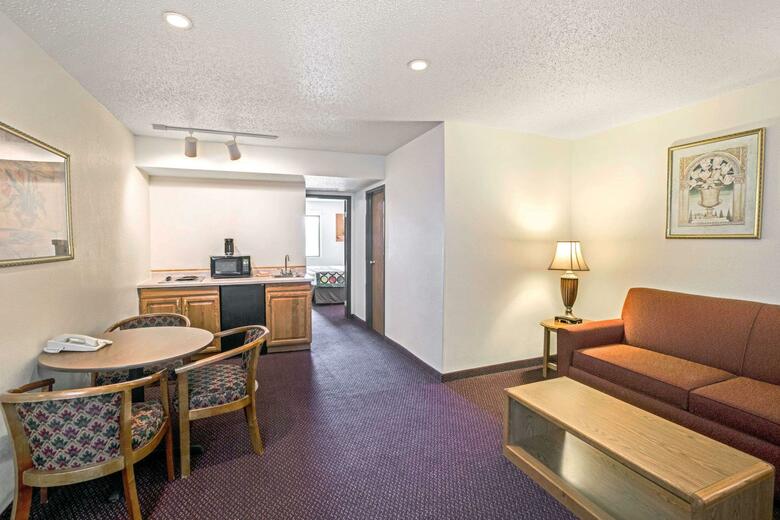 Hotel Super 8 West Aberdeen