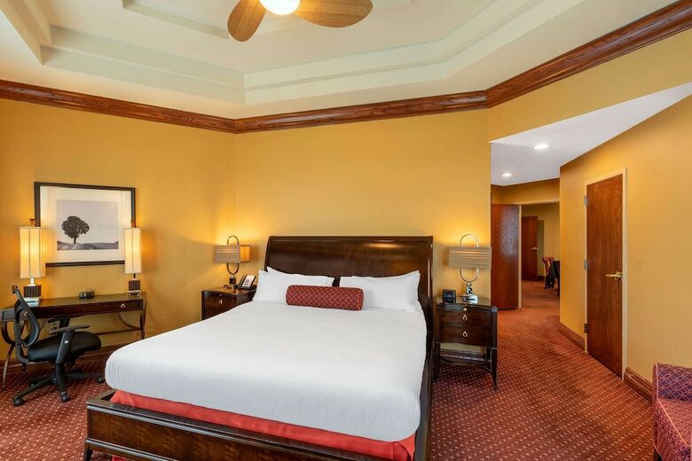 Hotel Wyndham Grand Oklahoma City Downtown