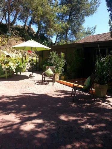 Hostal Rainbow Inn Bed And Breakfast