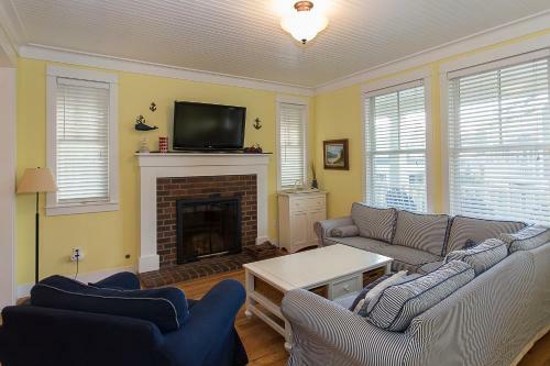 Anchors Away Four-bedroom Home