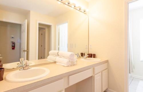 Spacious Vacation Home Rental House 77tb12