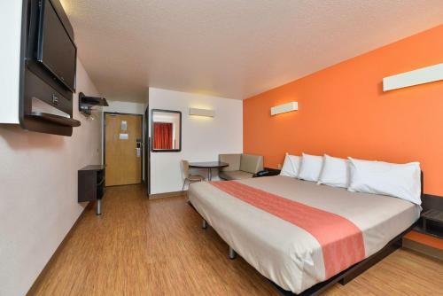 Motel 6 Meridian