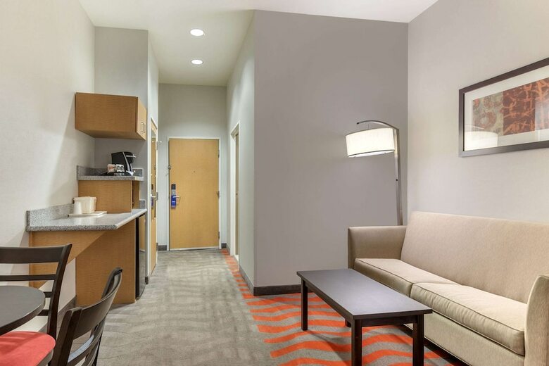 Hotel Comfort Suites Boise West Meridian