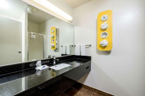 Motel 6 Waterloo
