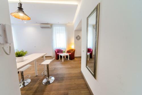 Luxury Center Point Apartment