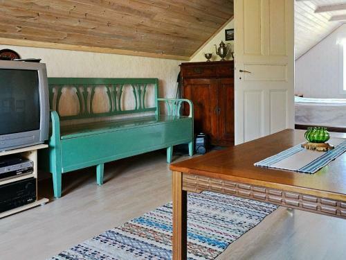 Two-bedroom Holiday Home In Kl�vedal 2