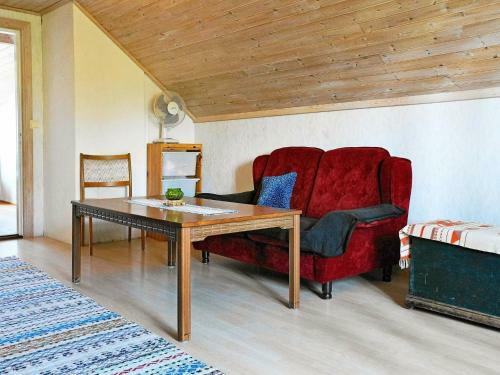 Two-bedroom Holiday Home In Kl�vedal 2