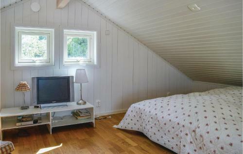 Two-bedroom Holiday Home In Fjaallbacka